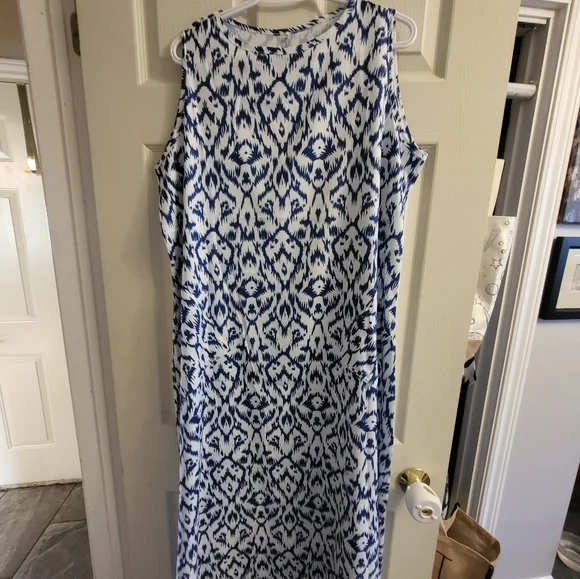 Dress - Picture 3 of 3